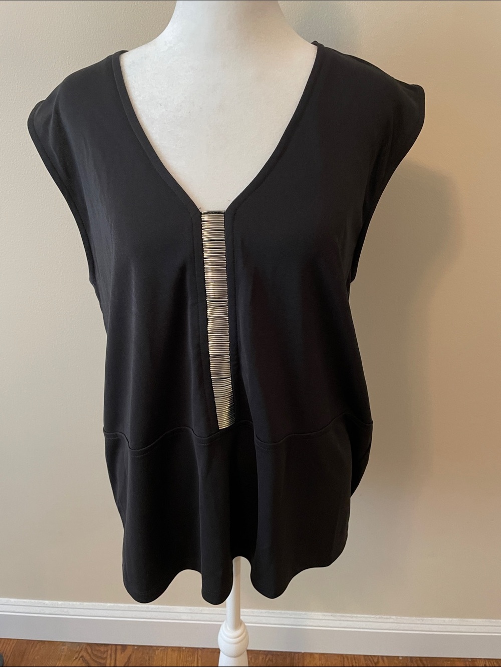 DKNY Black V-Neck Sleeveless Tunic with Silver Center Trim length 26”